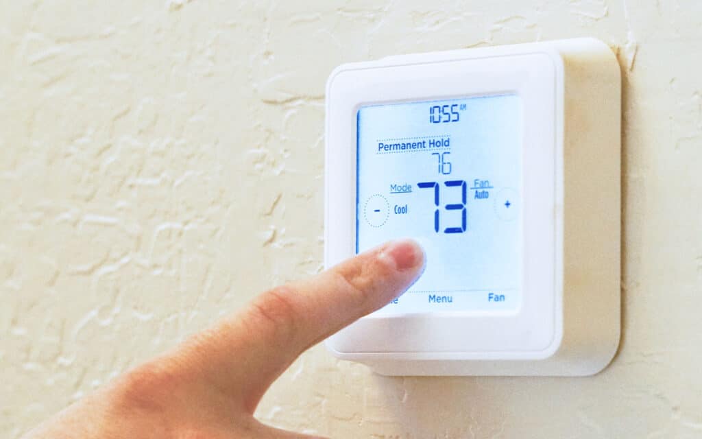 Memphis HVAC Company installed a smart thermostat in a home.
